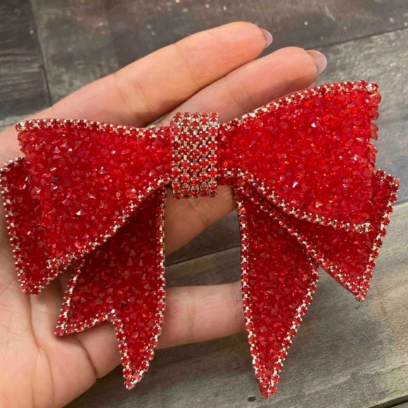 🎀 Bow Tie Pin 🎀 - Picture 3 of 4